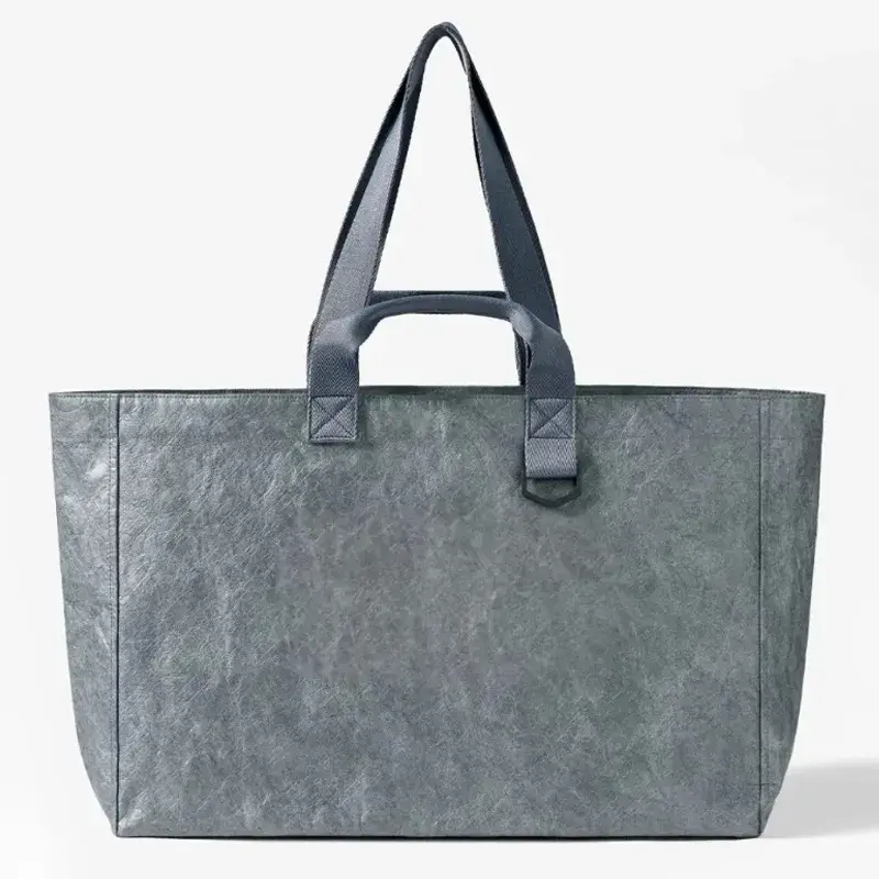 Grå Tyvek-papirpose med to håndtag og minimalistisk design
